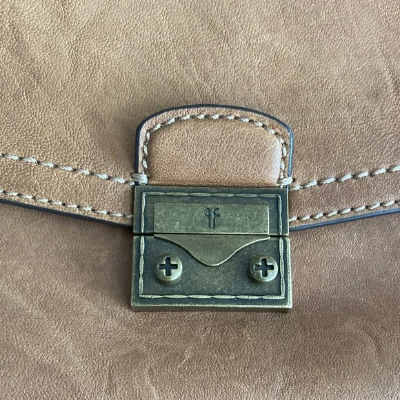 FRYE Tan Leather Shoulder Bag with Chain Strap - Picture 2 of 8